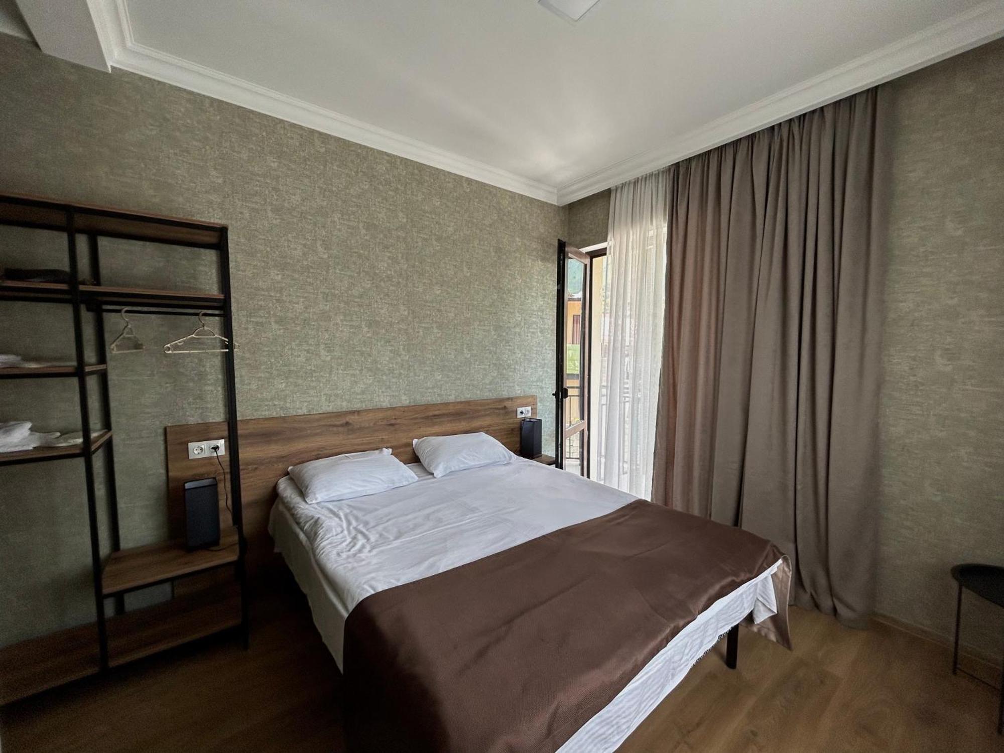 Aldema Hotell Kazbegi Eksteriør bilde